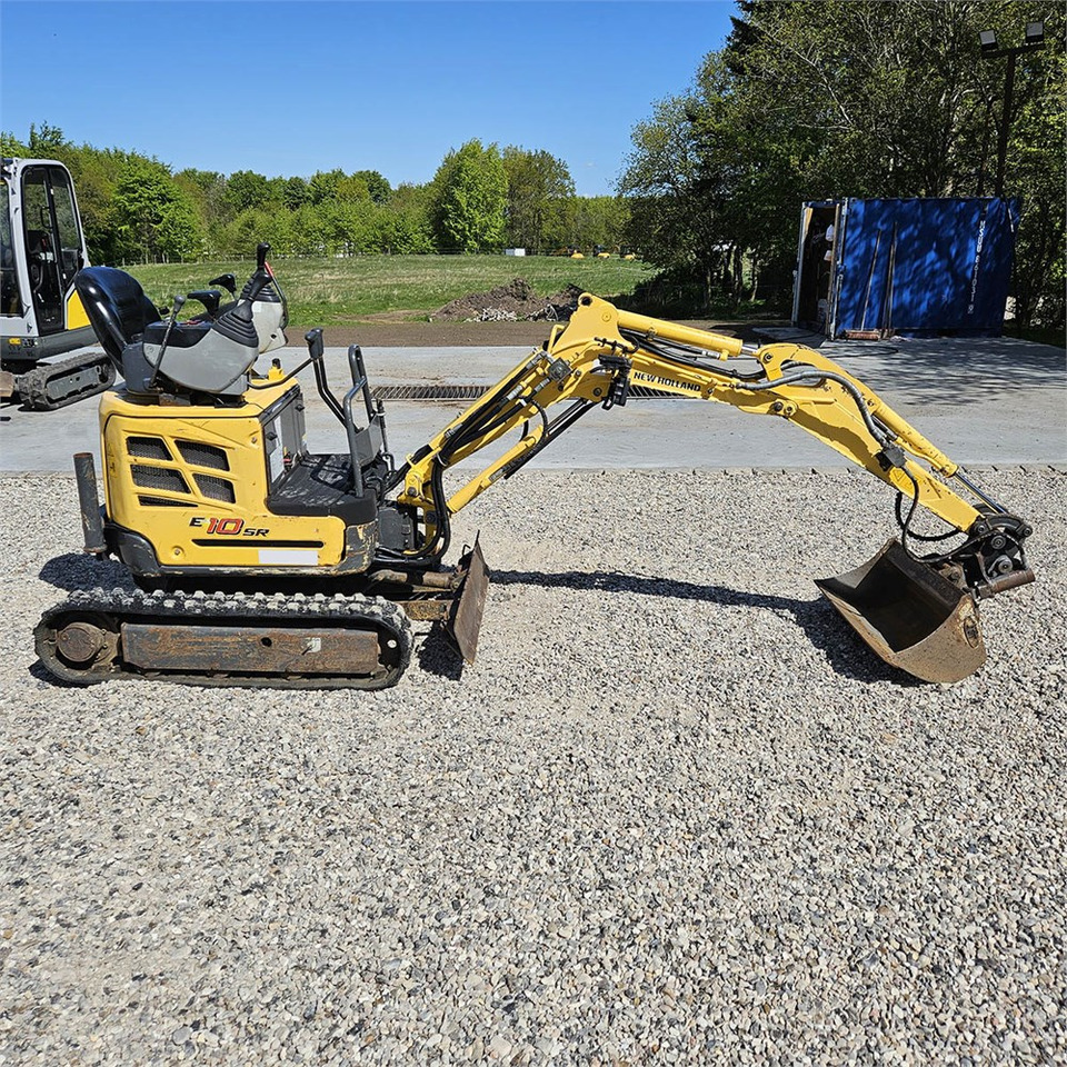 New Holland E10 SR - Мини-экскаватор: фото 1 New Holland E10 SR - Мини-экскаватор: фото 1