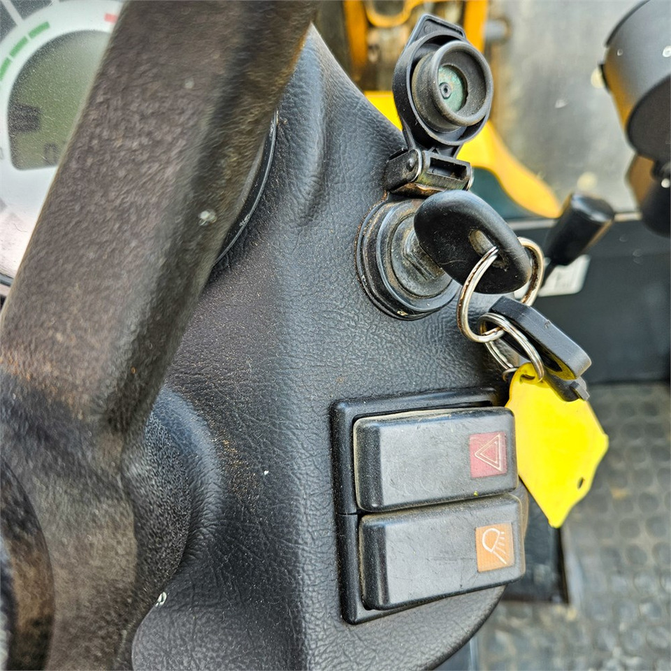 Колёсный погрузчик Schaeff 2445: фото 15 Колёсный погрузчик Schaeff 2445: фото 15