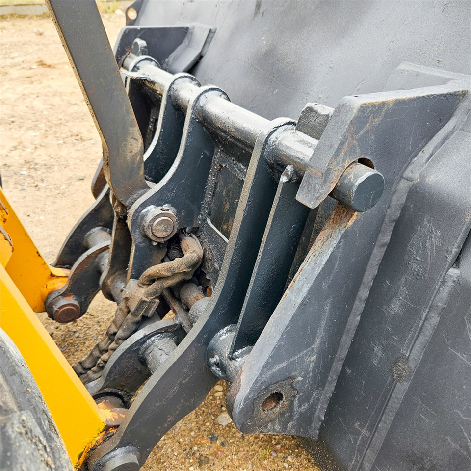 Колёсный погрузчик Schaeff 2445: фото 25 Колёсный погрузчик Schaeff 2445: фото 25