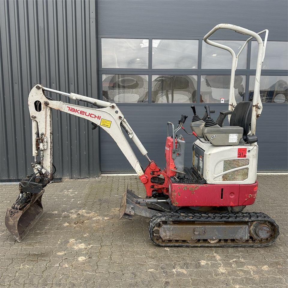 Takeuchi TB210 R - Мини-экскаватор: фото 1 Takeuchi TB210 R - Мини-экскаватор: фото 1