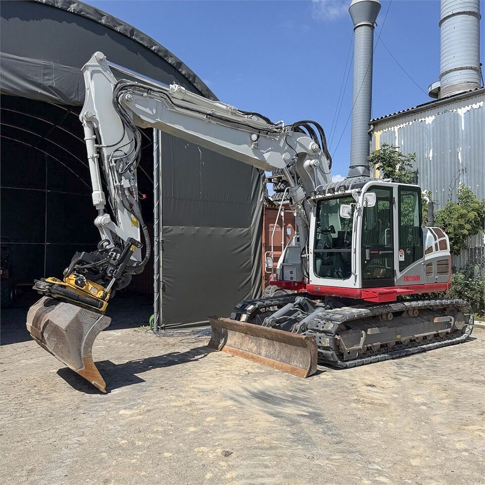 Takeuchi TB2150 R - Гусеничный экскаватор: фото 4 Takeuchi TB2150 R - Гусеничный экскаватор: фото 4