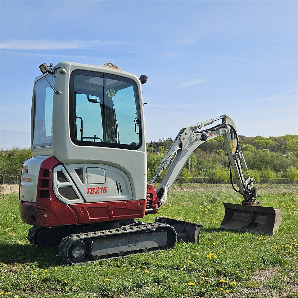Takeuchi TB216 - Мини-экскаватор: фото 2 Takeuchi TB216 - Мини-экскаватор: фото 2