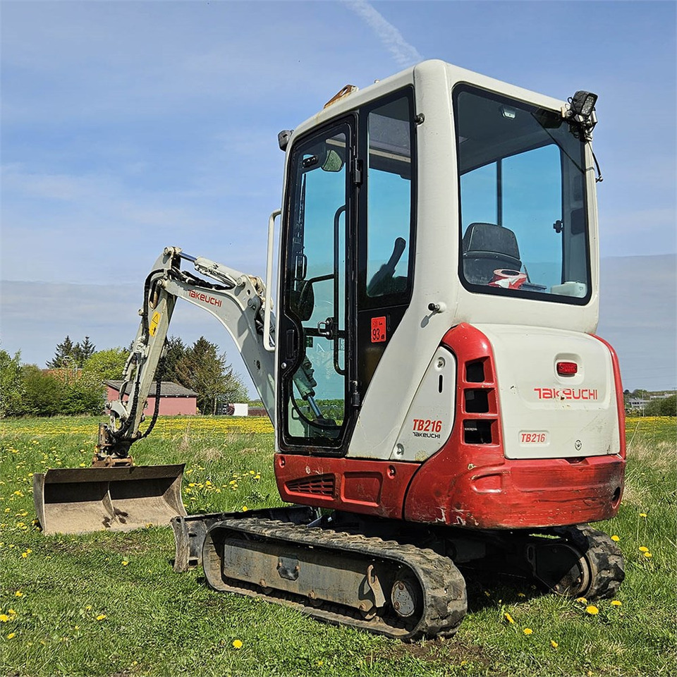 Takeuchi TB216 - Мини-экскаватор: фото 1 Takeuchi TB216 - Мини-экскаватор: фото 1