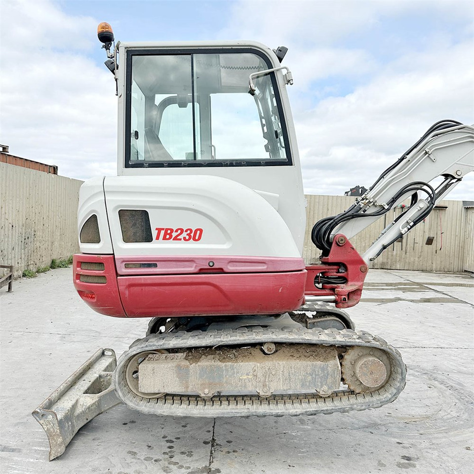 Мини-экскаватор Takeuchi TB230: фото 11