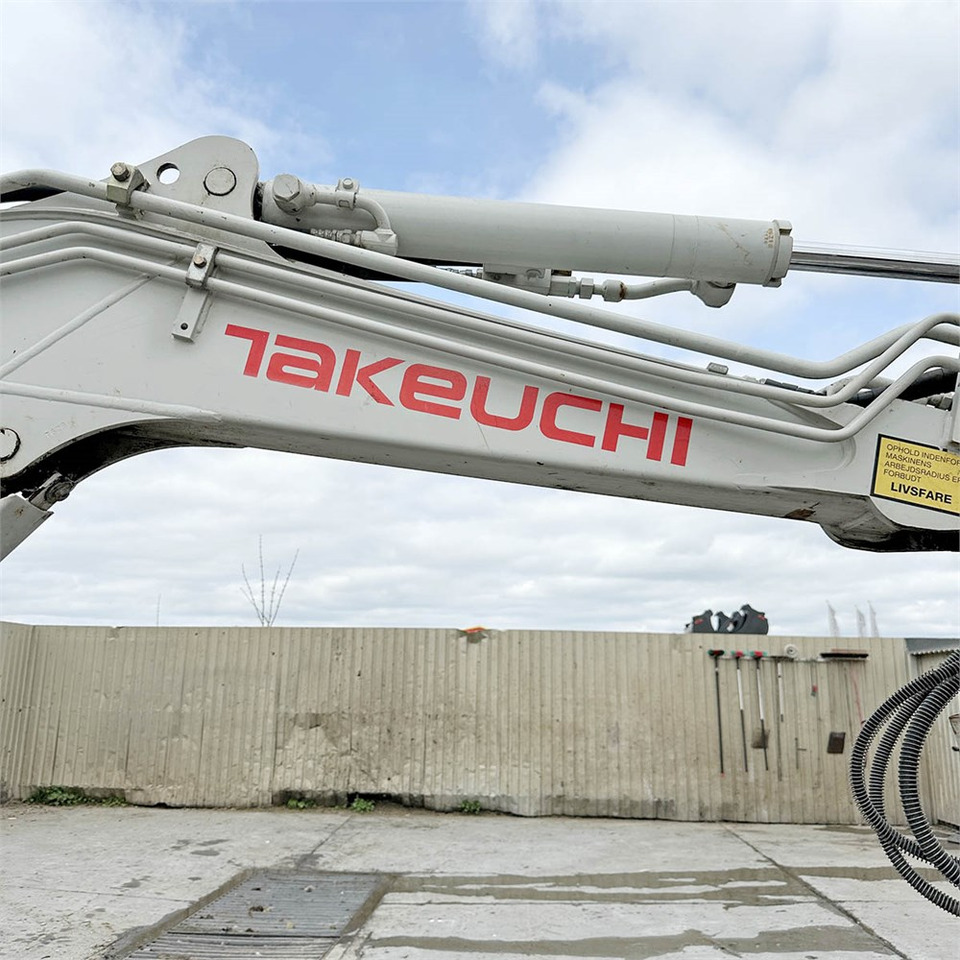 Мини-экскаватор Takeuchi TB230: фото 25
