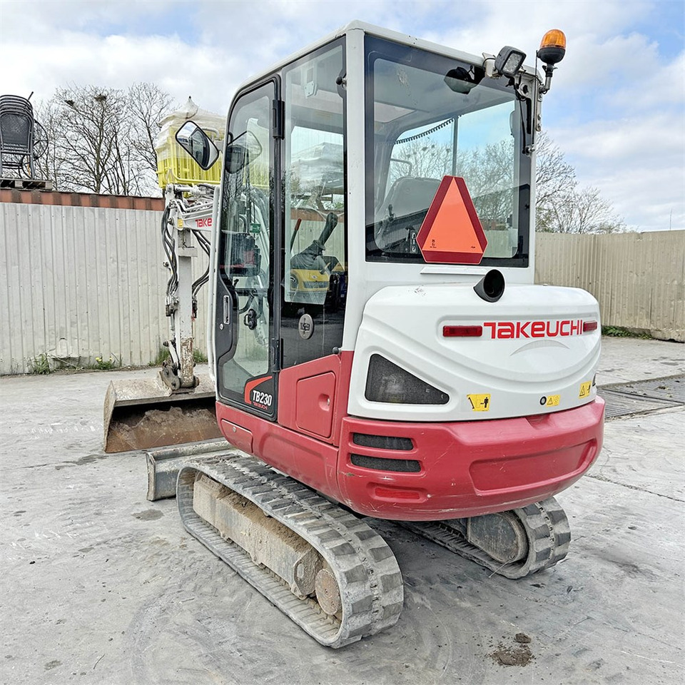 Takeuchi TB230 - Мини-экскаватор: фото 4 Takeuchi TB230 - Мини-экскаватор: фото 4
