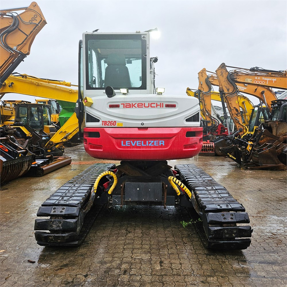 Takeuchi TB260 - Гусеничный экскаватор: фото 5 Takeuchi TB260 - Гусеничный экскаватор: фото 5