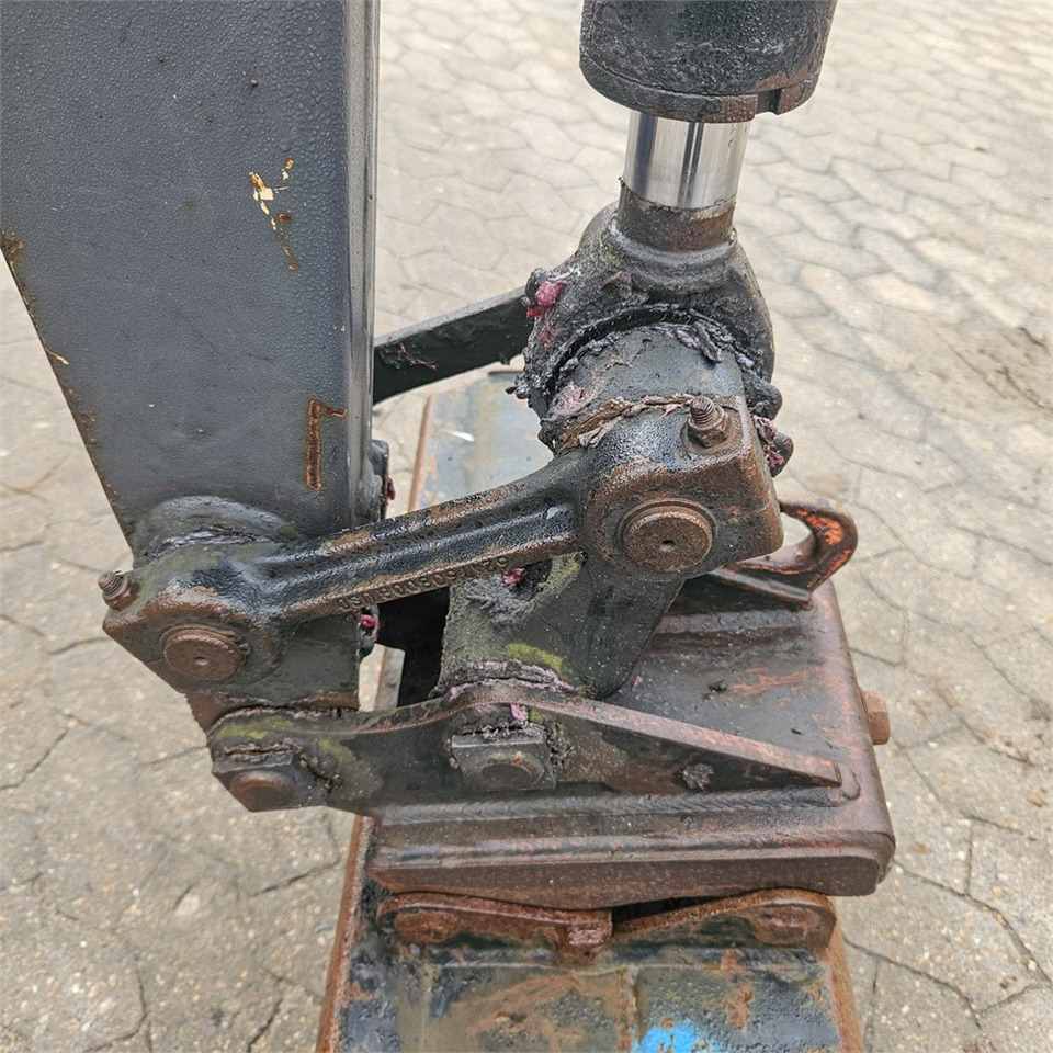 Мини-экскаватор Terex TC16: фото 24