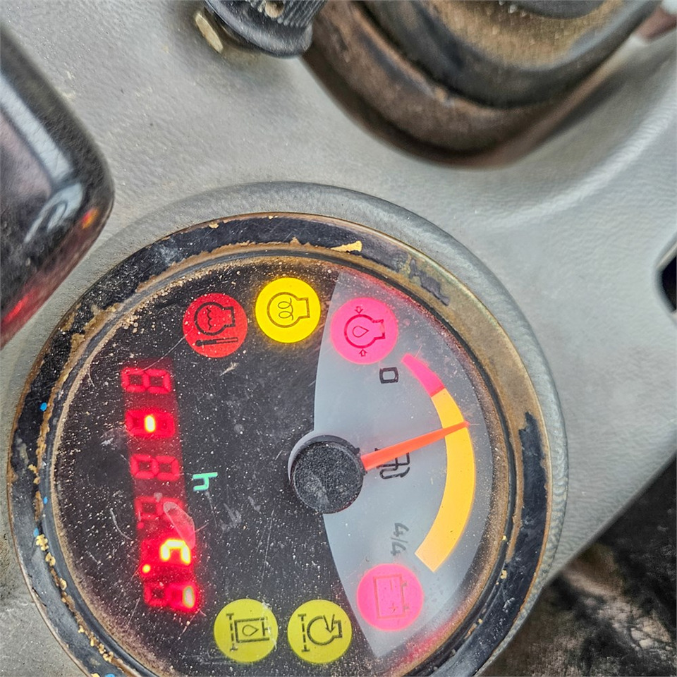 Мини-экскаватор Terex TC16: фото 14