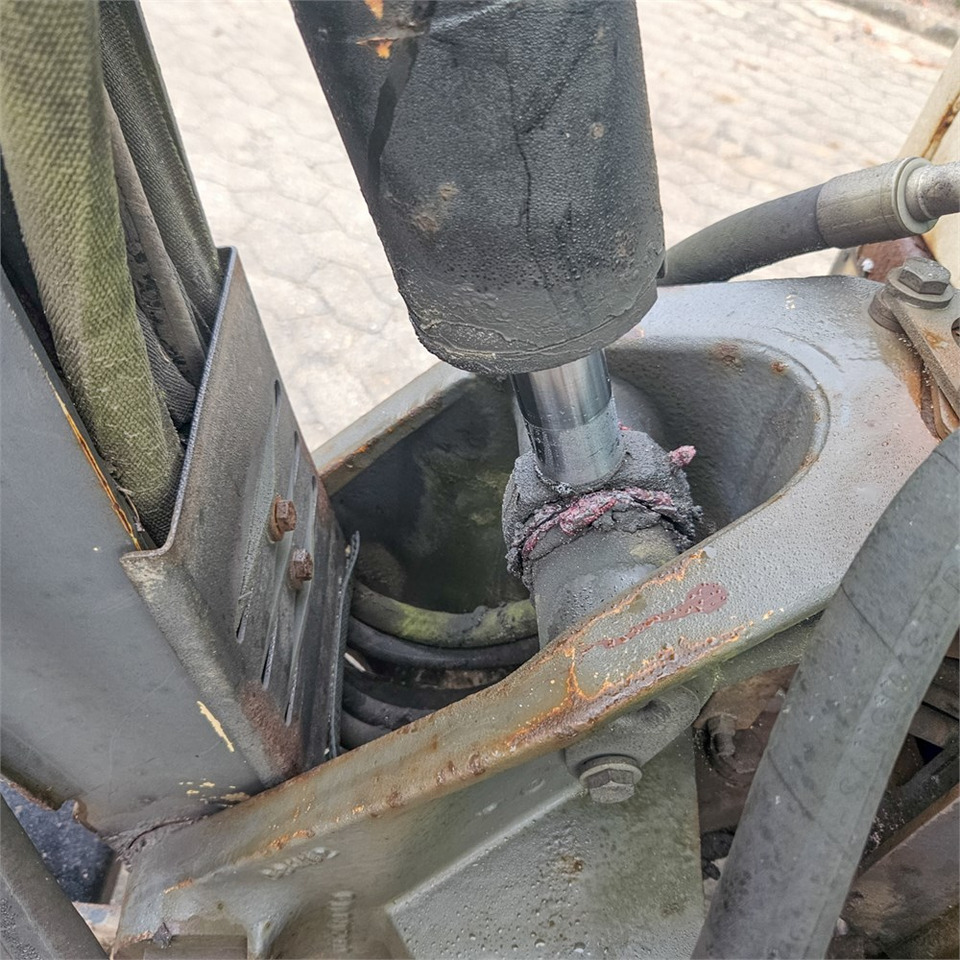 Мини-экскаватор Terex TC16: фото 18