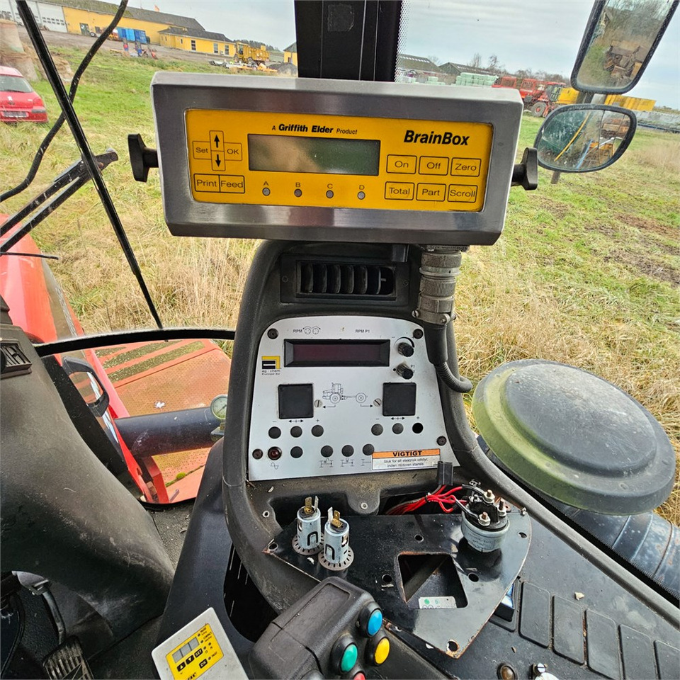 Техника для внесения удобрений Terragator 2104: фото 11