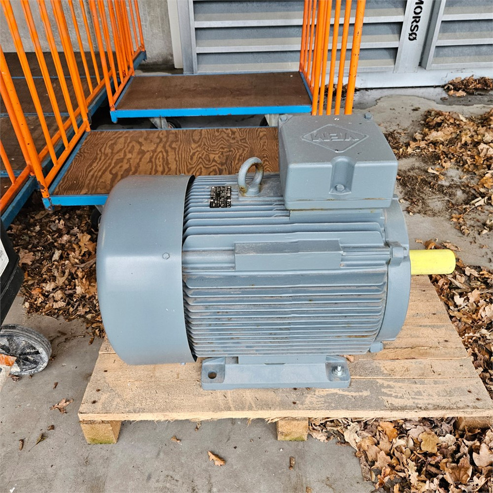 VEM IE2-W21R 250M 6LL HW - Станок: фото 1 VEM IE2-W21R 250M 6LL HW - Станок: фото 1