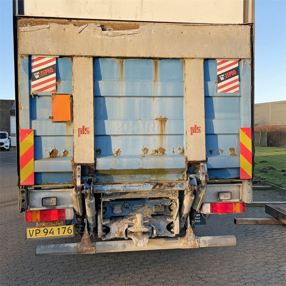 Грузовик с закрытым кузовом Volvo FM12: фото 15