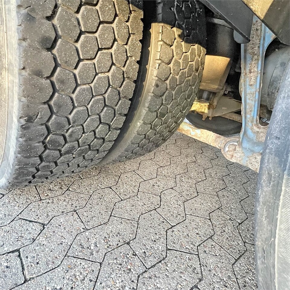Грузовик с закрытым кузовом Volvo FM12: фото 48