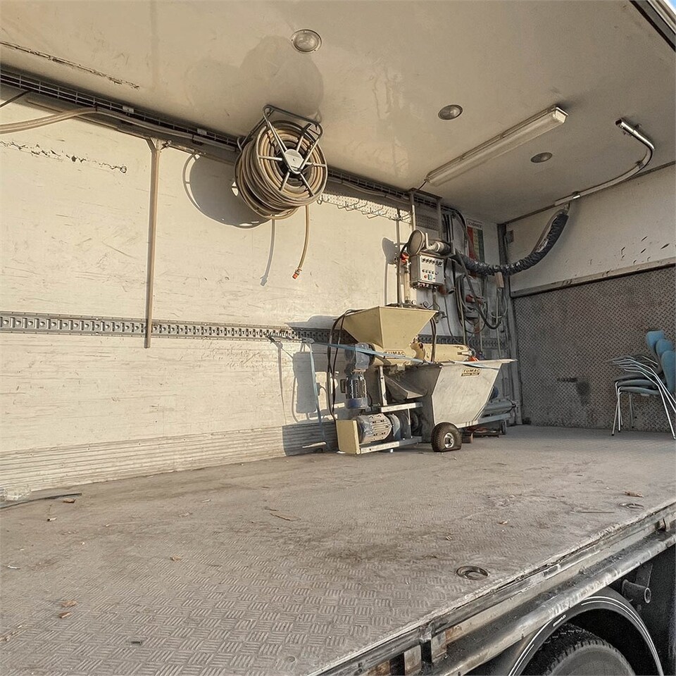 Грузовик с закрытым кузовом Volvo FM12: фото 27