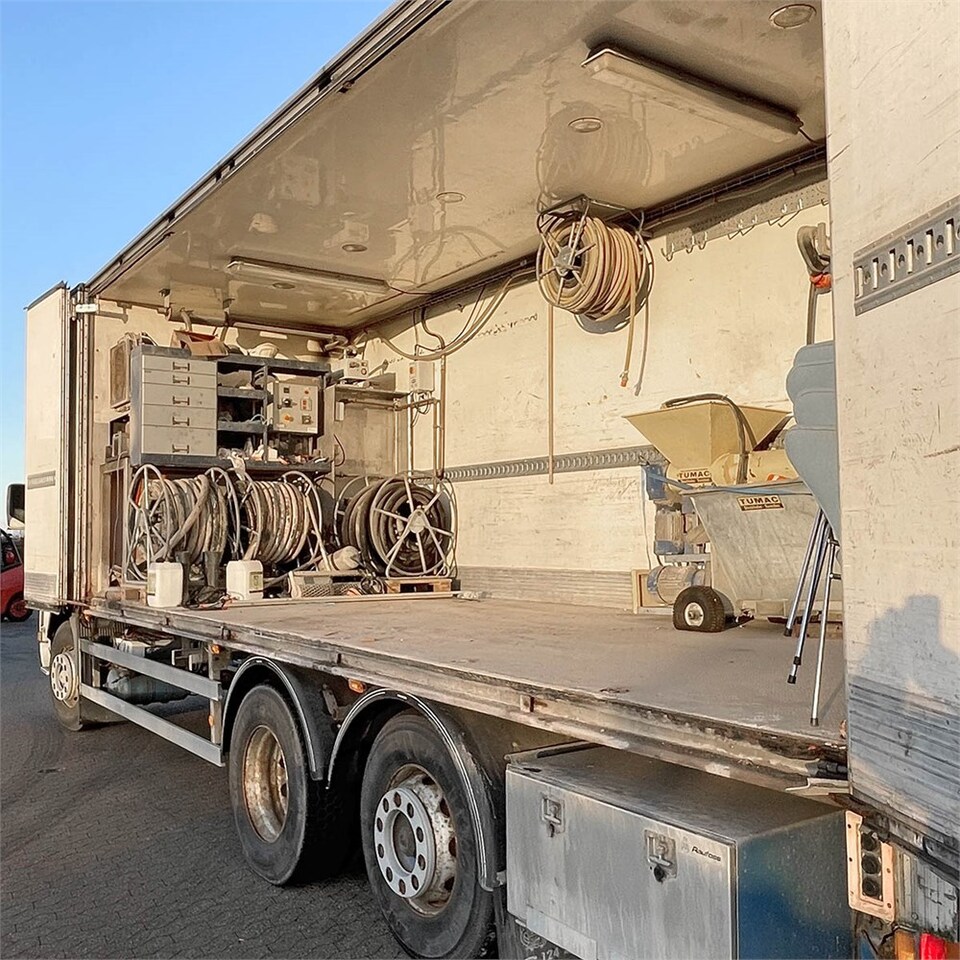 Грузовик с закрытым кузовом Volvo FM12: фото 24