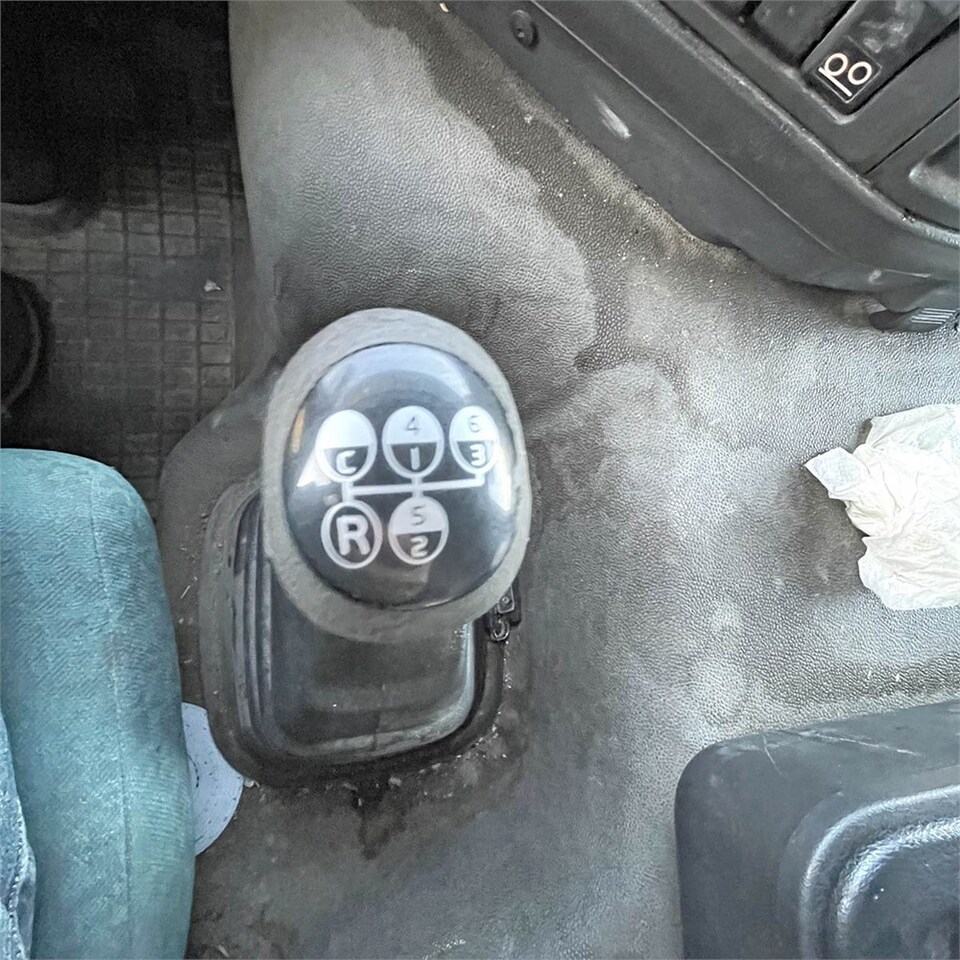 Грузовик с закрытым кузовом Volvo FM12: фото 36