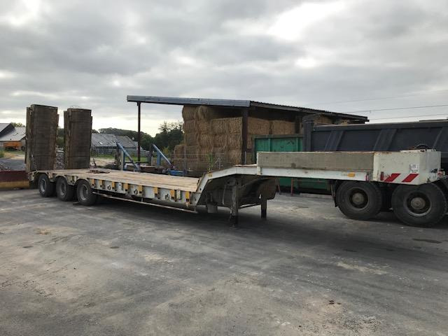 Castera 3 ESSIEUX - Низкорамный полуприцеп: фото 1 Castera 3 ESSIEUX - Низкорамный полуприцеп: фото 1