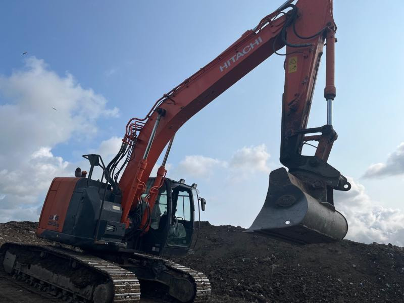 Hitachi ZX 225USLC-5B - Гусеничный экскаватор: фото 2 Hitachi ZX 225USLC-5B - Гусеничный экскаватор: фото 2