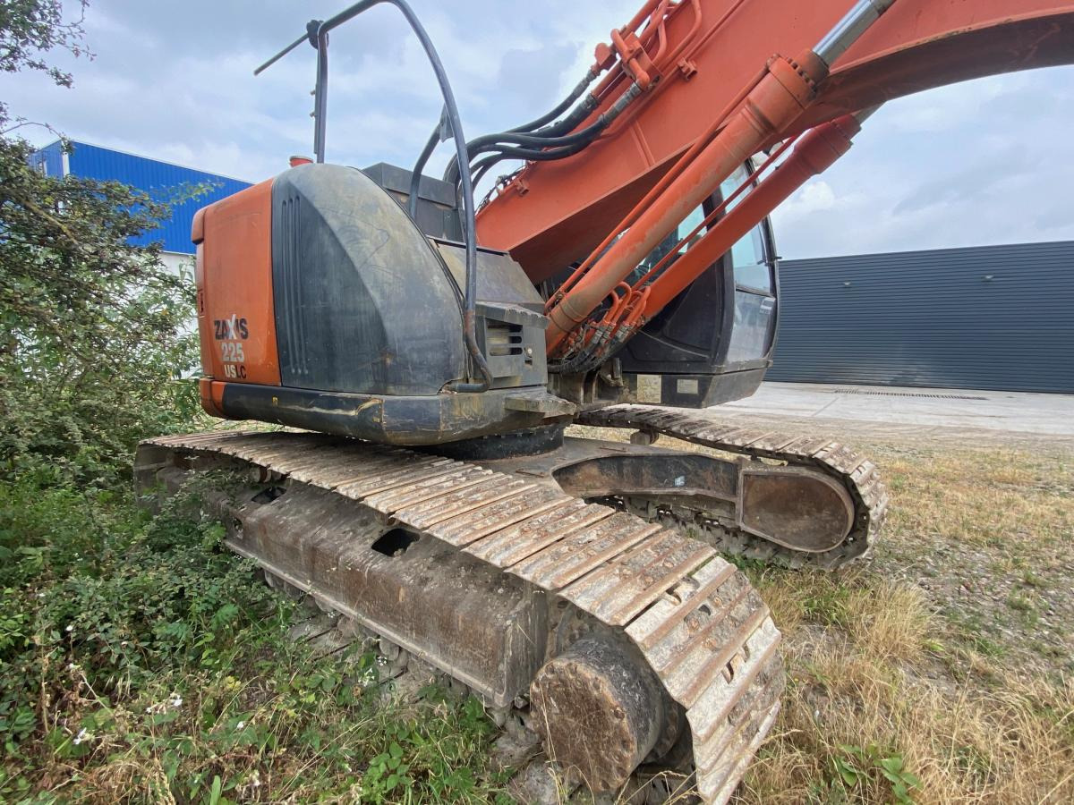 Гусеничный экскаватор Hitachi ZX225USLC-3: фото 6