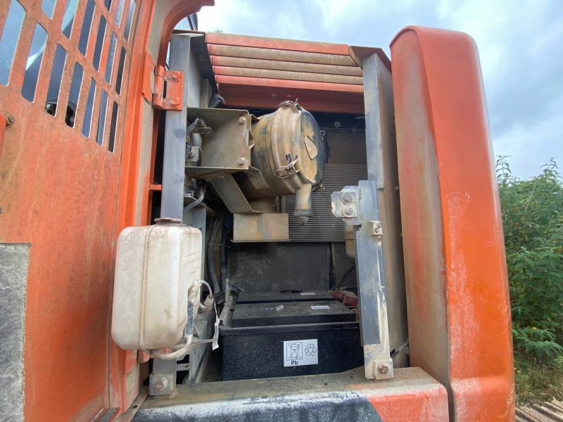 Гусеничный экскаватор Hitachi ZX225USLC-3: фото 17