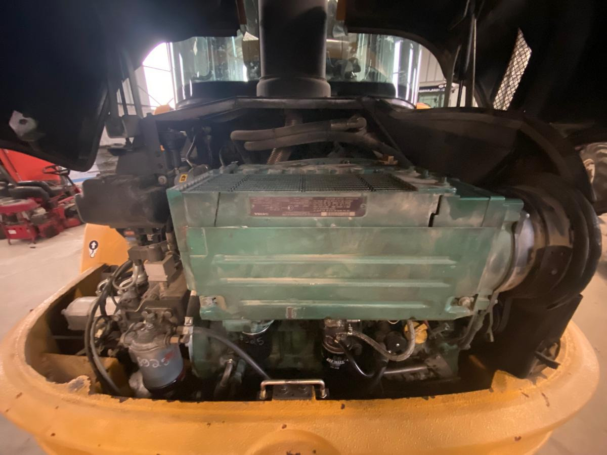 Компактный фронтальный погрузчик Volvo L 30 B ZX: фото 16 Компактный фронтальный погрузчик Volvo L 30 B ZX: фото 16