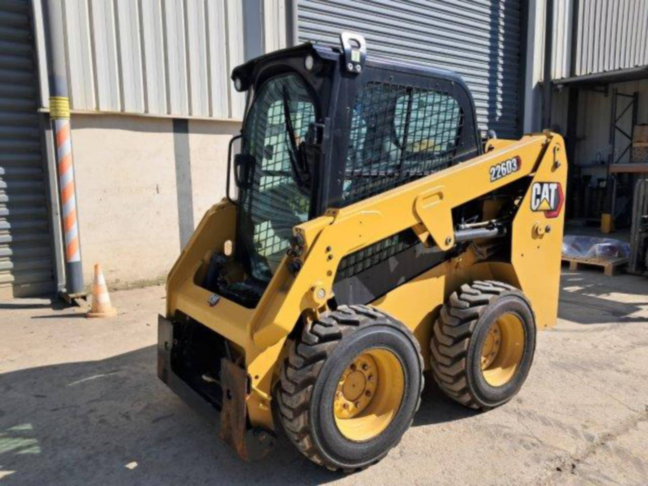 CAT 226D3 - Мини-погрузчик с бортовым поворотом: фото 2 CAT 226D3 - Мини-погрузчик с бортовым поворотом: фото 2