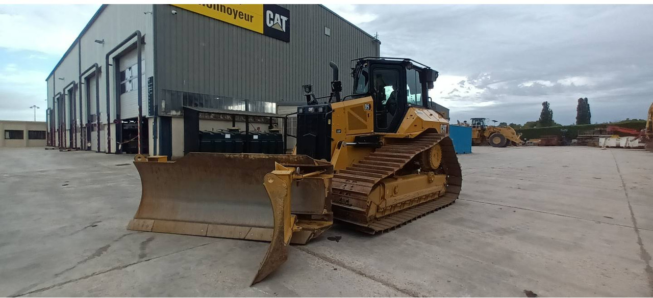 CAT D5 - Бульдозер: фото 1 CAT D5 - Бульдозер: фото 1