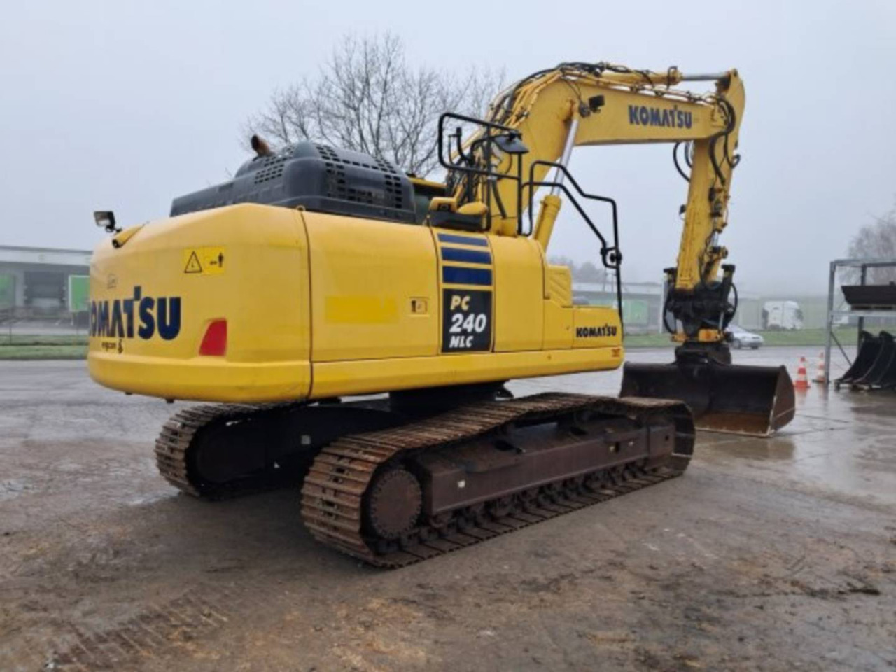 KOMATSU PC240LC7 - Гусеничный экскаватор: фото 3 KOMATSU PC240LC7 - Гусеничный экскаватор: фото 3