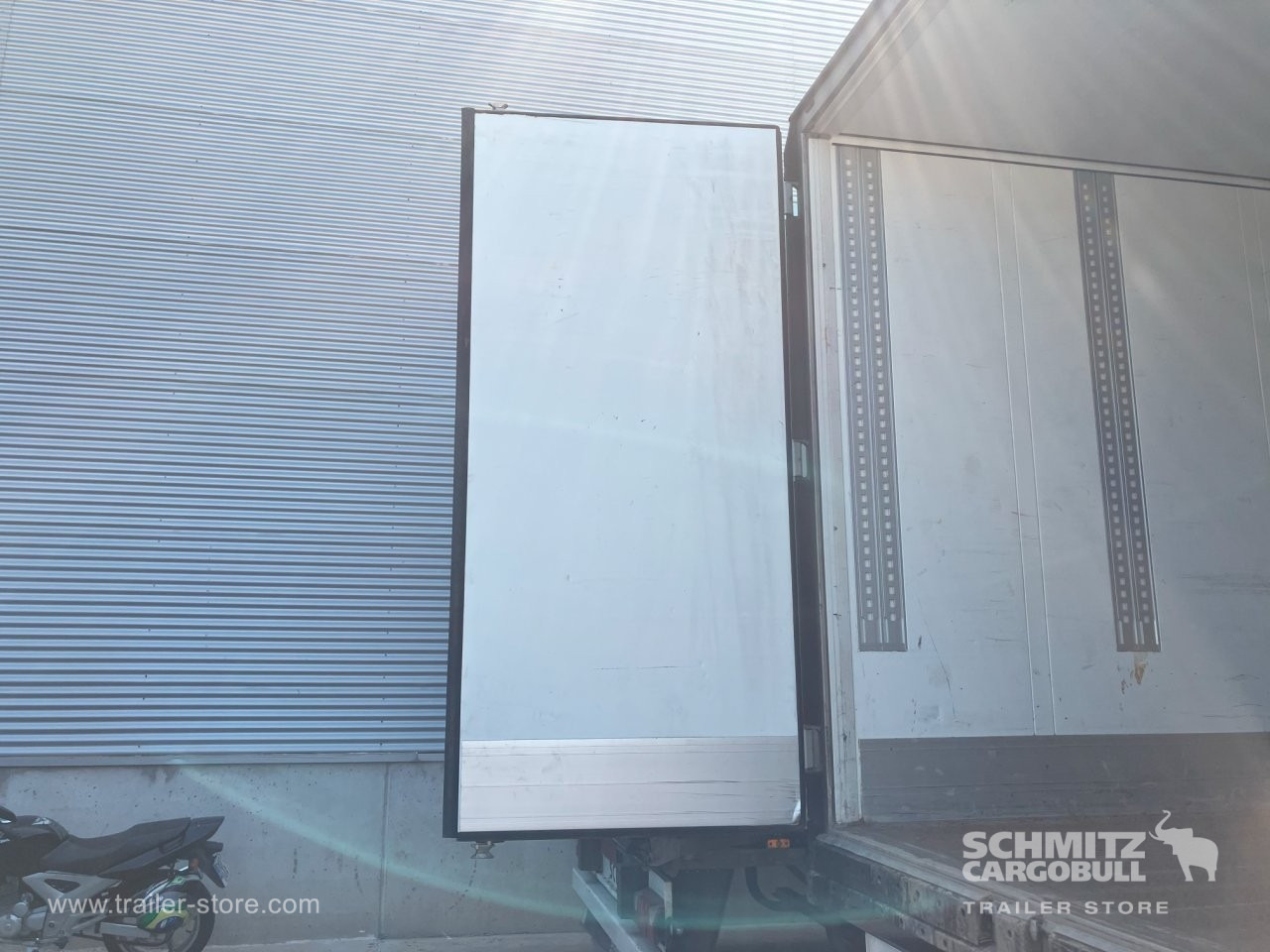 SCHMITZ Semiremolque Frigo Standard Double deck - Изотермический полуприцеп: фото 2 SCHMITZ Semiremolque Frigo Standard Double deck - Изотермический полуприцеп: фото 2