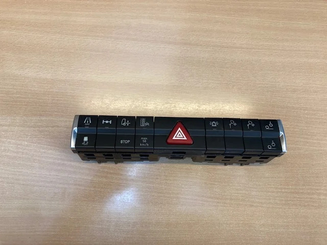 Mercedes A9605401401 – Mercedes switch module - Электрическая система для Грузовиков: фото 1 Mercedes A9605401401 – Mercedes switch module - Электрическая система для Грузовиков: фото 1