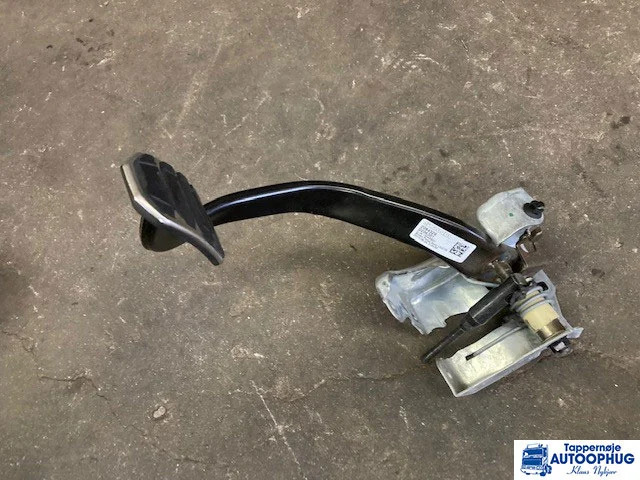 Scania Brake pedal Scania 2084329 - Кабина и интерьер для Грузовиков: фото 1 Scania Brake pedal Scania 2084329 - Кабина и интерьер для Грузовиков: фото 1