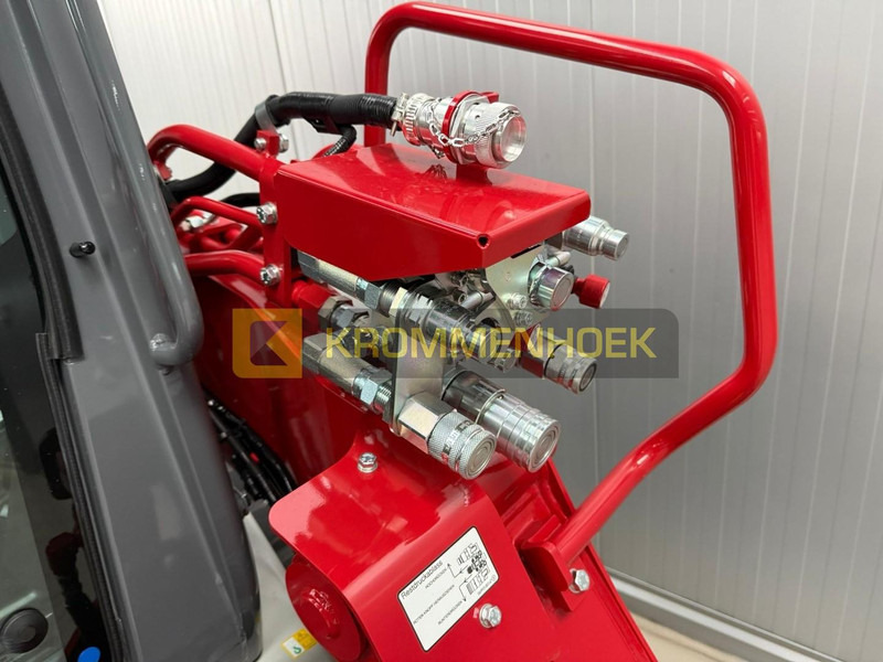 Новый Мини-погрузчик с бортовым поворотом Takeuchi TL 12 V-2: фото 10 Новый Мини-погрузчик с бортовым поворотом Takeuchi TL 12 V-2: фото 10