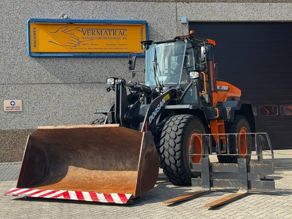 Doosan DEVELON/DOOSAN DL200-7, central lubrication, 2022 - Колёсный экскаватор: фото 2 Doosan DEVELON/DOOSAN DL200-7, central lubrication, 2022 - Колёсный экскаватор: фото 2