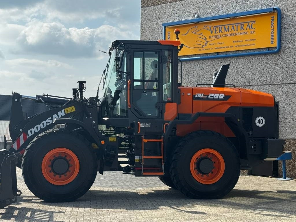 Doosan DEVELON/DOOSAN DL200-7, central lubrication, 2022 - Колёсный экскаватор: фото 4 Doosan DEVELON/DOOSAN DL200-7, central lubrication, 2022 - Колёсный экскаватор: фото 4