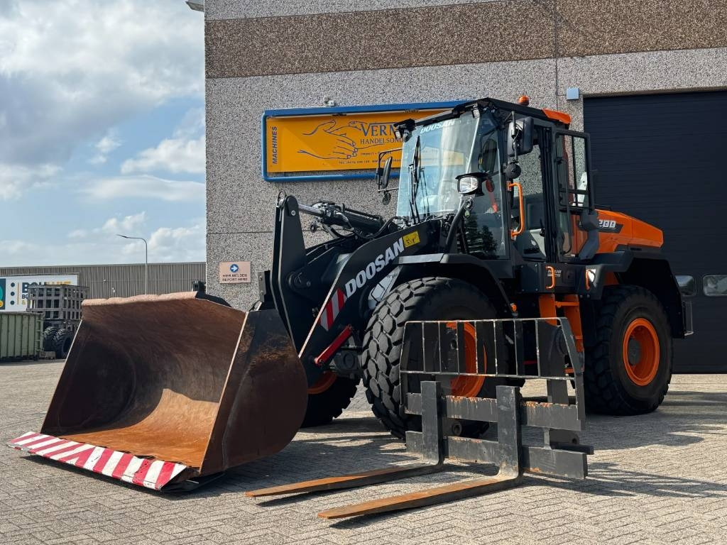 Doosan DEVELON/DOOSAN DL200-7, central lubrication, 2022 - Колёсный экскаватор: фото 1 Doosan DEVELON/DOOSAN DL200-7, central lubrication, 2022 - Колёсный экскаватор: фото 1
