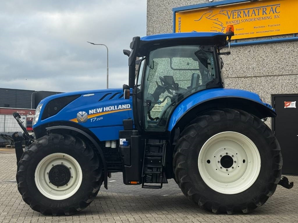 New Holland T7.225AC, frontlinkage, airbrakes, 50k, 2023!! - Трактор: фото 2 New Holland T7.225AC, frontlinkage, airbrakes, 50k, 2023!! - Трактор: фото 2