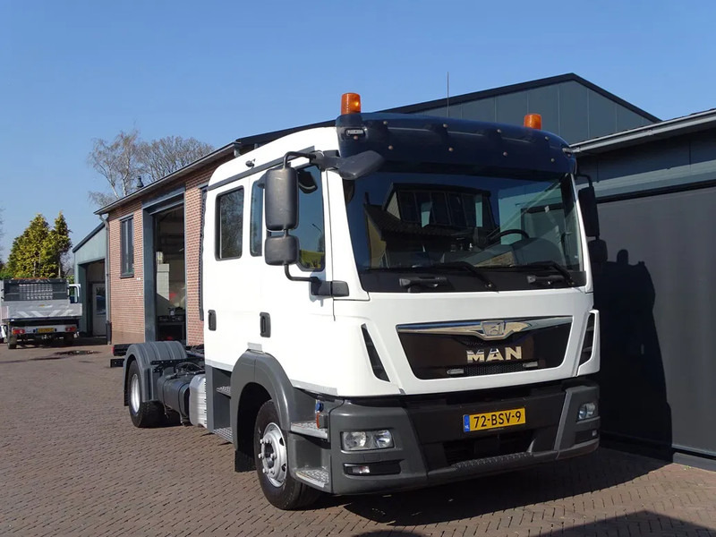 MAN TGL 12.220 CREWCAB 7 PERSOONS gereserveerd - Грузовик-шасси: фото 1 MAN TGL 12.220 CREWCAB 7 PERSOONS gereserveerd - Грузовик-шасси: фото 1
