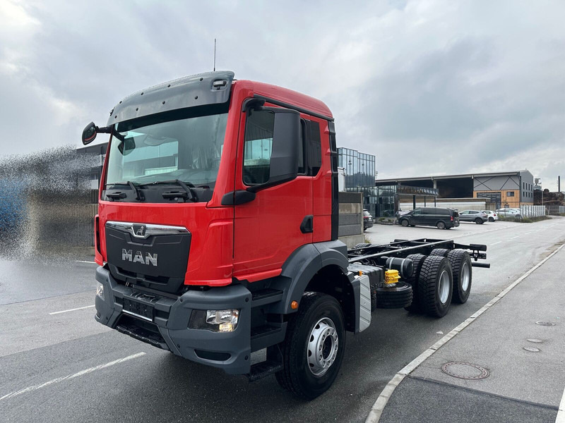 MAN TGS 33.400 6X4 BB CH - Грузовик-шасси: фото 2 MAN TGS 33.400 6X4 BB CH - Грузовик-шасси: фото 2