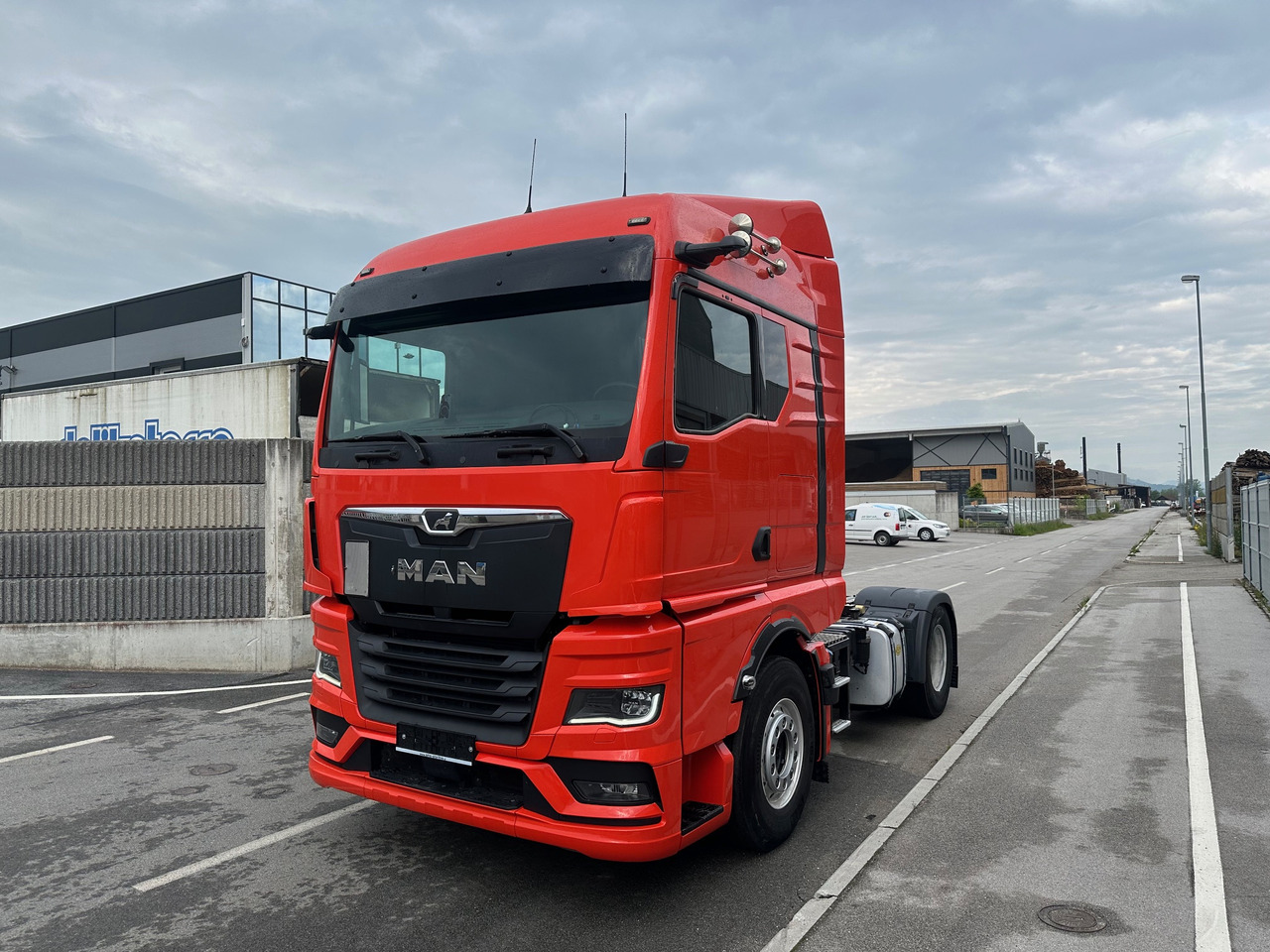 MAN TGX 18.520 4X2 LL Intarder Hydravlika ALU led TV - Тягач: фото 2 MAN TGX 18.520 4X2 LL Intarder Hydravlika ALU led TV - Тягач: фото 2