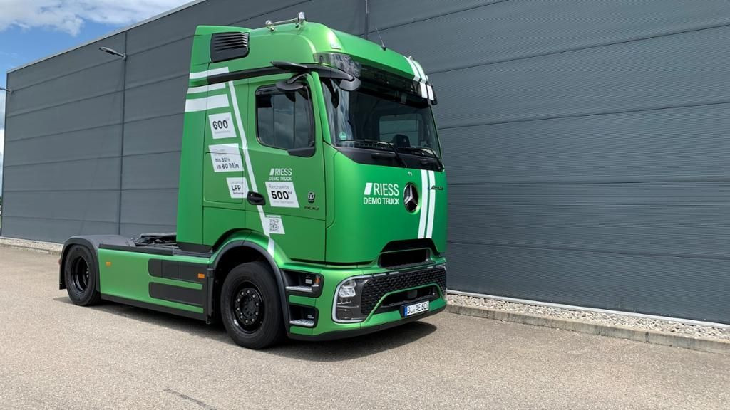 Mercedes-Benz eActros 600 LS + - Тягач: фото 1 Mercedes-Benz eActros 600 LS + - Тягач: фото 1