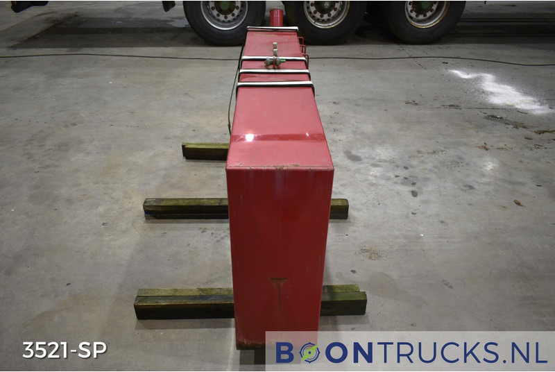 Onbekend HYDRAULIEKTANK | L 30 x W 183 x H 77 cm * ca 400 L - Бак для гидравлической жидкости: фото 4 Onbekend HYDRAULIEKTANK | L 30 x W 183 x H 77 cm * ca 400 L - Бак для гидравлической жидкости: фото 4
