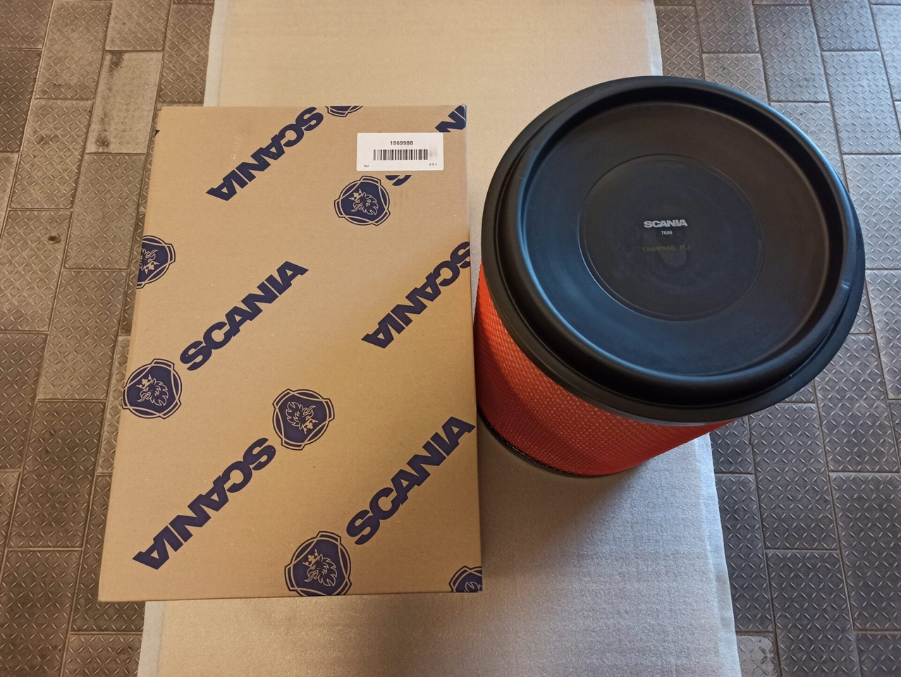 SCANIA AIR FILTER - 1869988 - Воздушный фильтр для Грузовиков: фото 1 SCANIA AIR FILTER - 1869988 - Воздушный фильтр для Грузовиков: фото 1