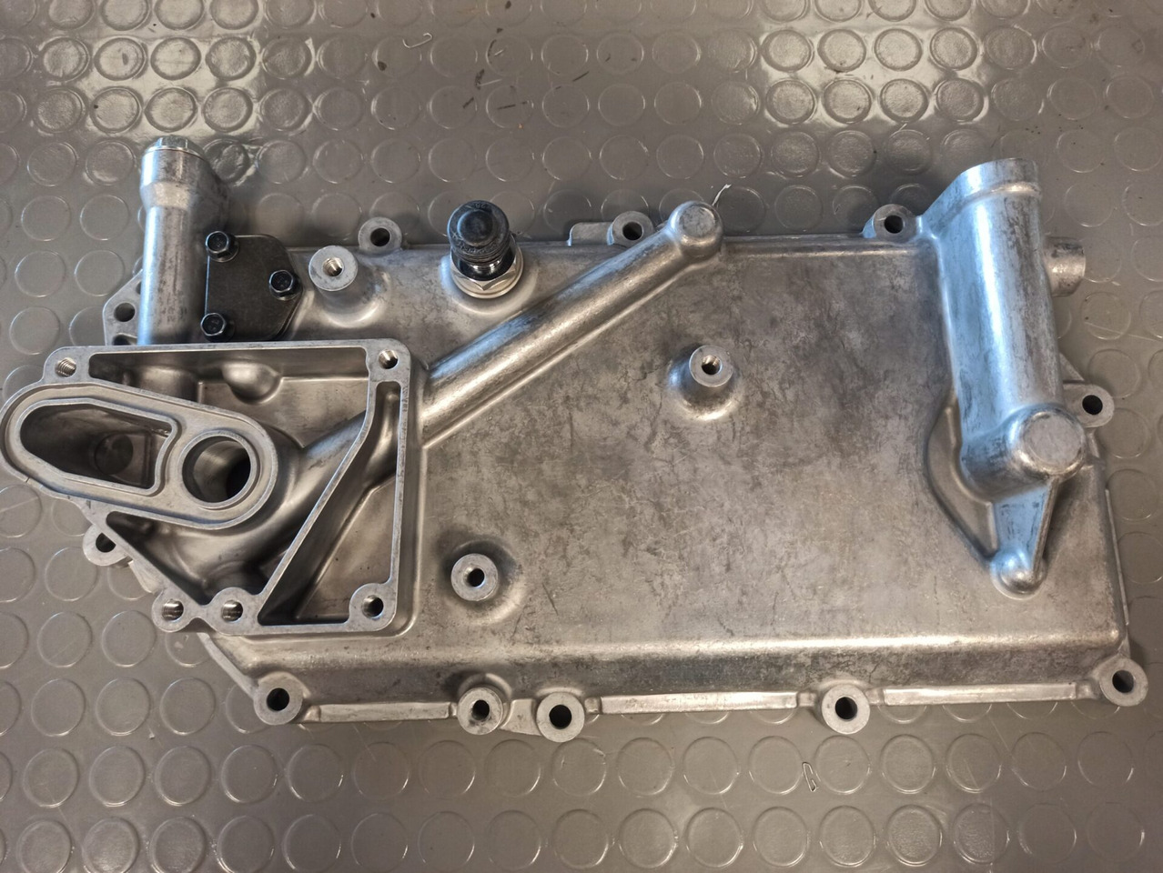 SCANIA OIL COOLER COVER - - Масляный радиатор для Грузовиков: фото 1 SCANIA OIL COOLER COVER - - Масляный радиатор для Грузовиков: фото 1