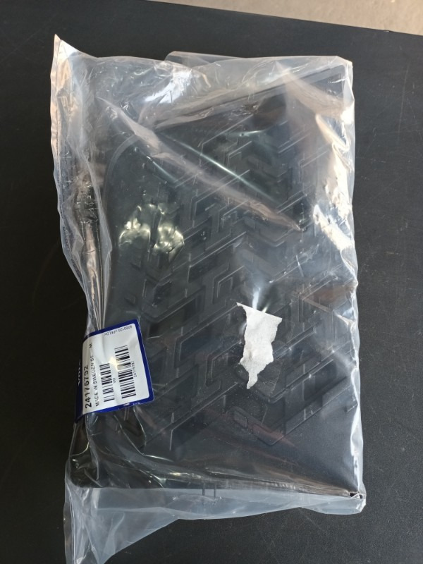 VOLVO FOOT STEP 24175792 - Боковая подножка для Грузовиков: фото 1 VOLVO FOOT STEP 24175792 - Боковая подножка для Грузовиков: фото 1