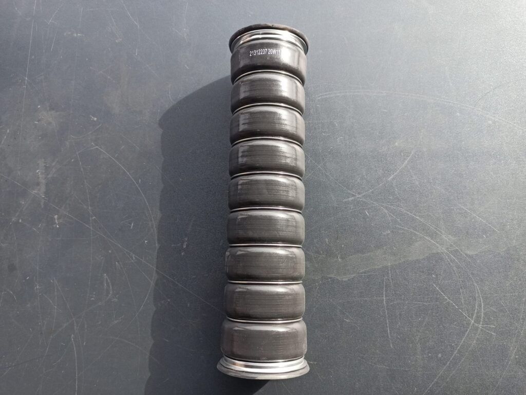 VOLVO INTERCOOLER HOSE 21312237 - Двигатель и запчасти для Грузовиков: фото 2 VOLVO INTERCOOLER HOSE 21312237 - Двигатель и запчасти для Грузовиков: фото 2