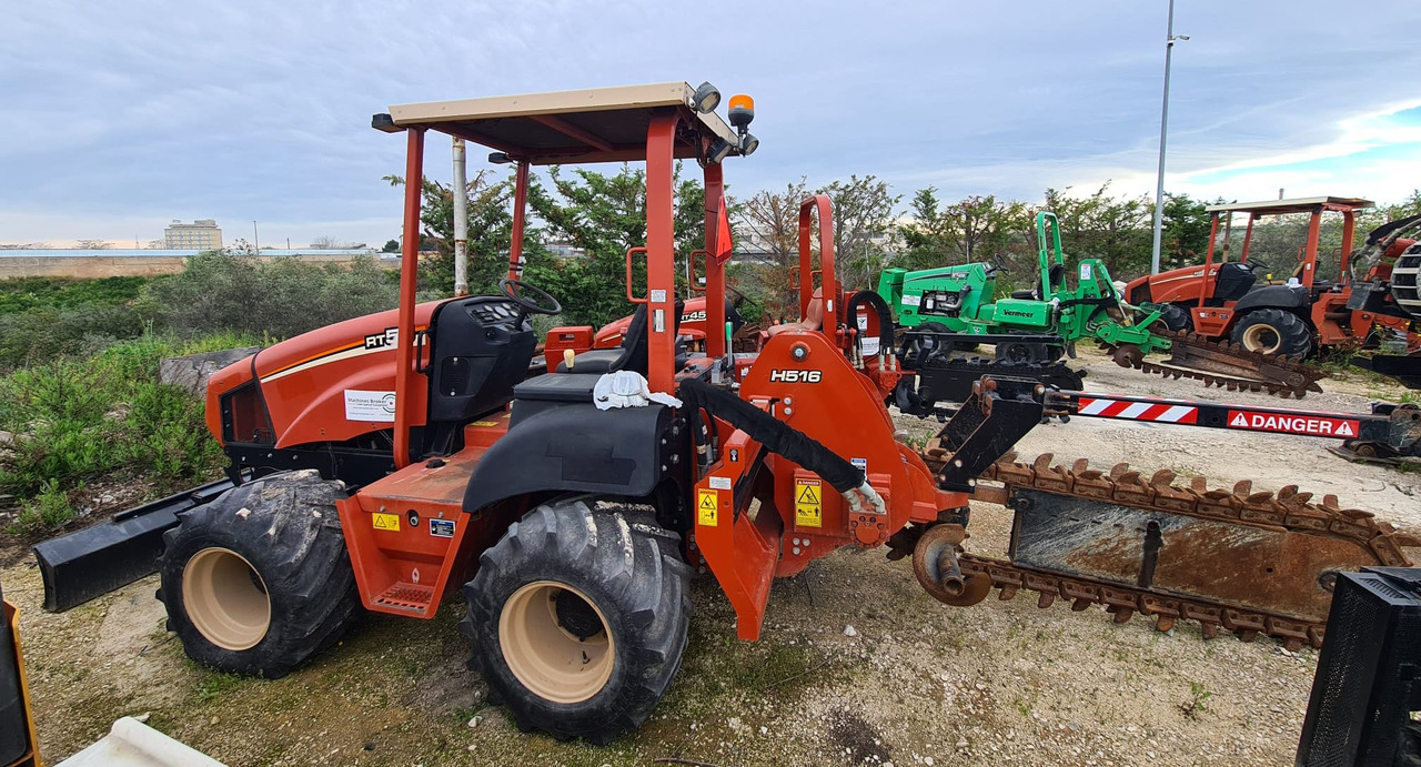 Траншеекопатель DITCH WITCH RT55: фото 40 Траншеекопатель DITCH WITCH RT55: фото 40