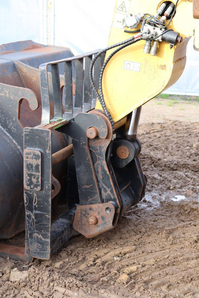 Телескопический погрузчик Caterpillar TH580B: фото 12