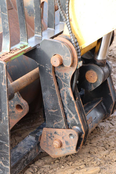 Телескопический погрузчик Caterpillar TH580B: фото 14