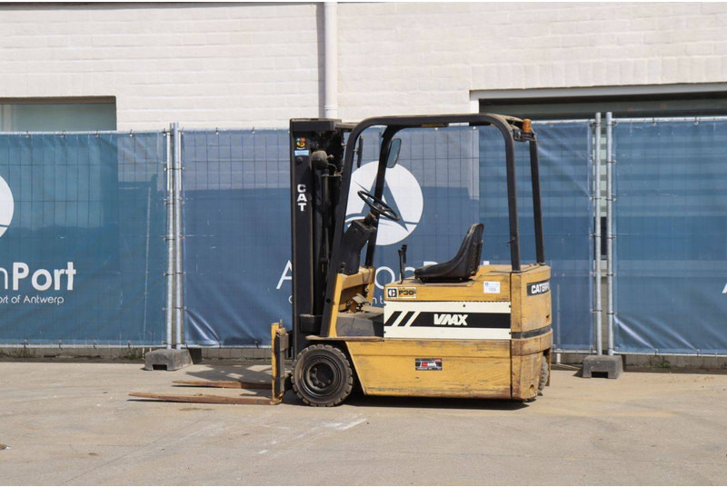 Caterpillar VMAX F30 - Электропогрузчик: фото 3 Caterpillar VMAX F30 - Электропогрузчик: фото 3